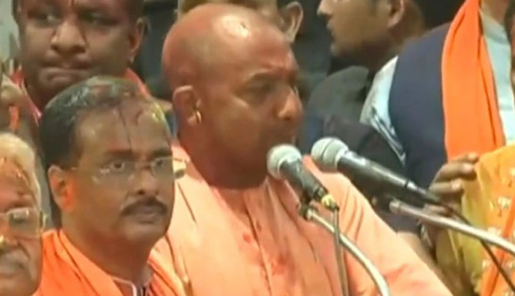 CM योगी ने लखनऊ में मनाई जीत की होली, बोले- अब अधिक मजबूती के साथ आम जनमानस के आगे खुद को साबित करना होगा