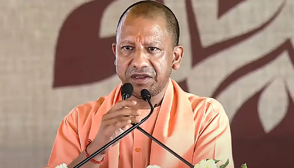 नोएडा–जेवर एयरपोर्ट रूट पर दौड़ेंगी 45 इलेक्ट्रिक बसें, सीएम योगी ने वर्चुअली दिखाई हरी झंडी; अयोध्या विकास पर भी दिया बड़ा बयान