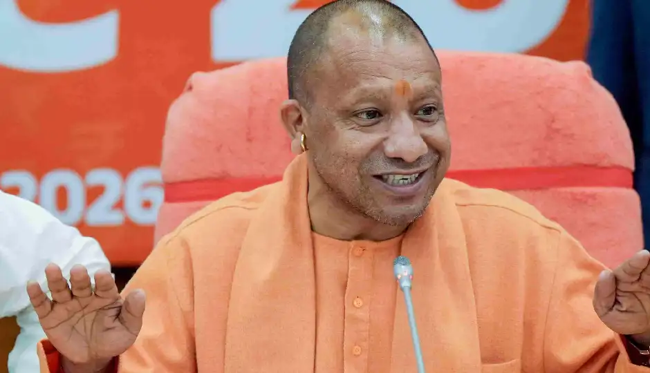 छात्रों के प्रदर्शन पर सीएम योगी सख्त, स्कूलों की बदइंतजामी दूर करने के लिए अधिकारियों की तय होगी जवाबदेही