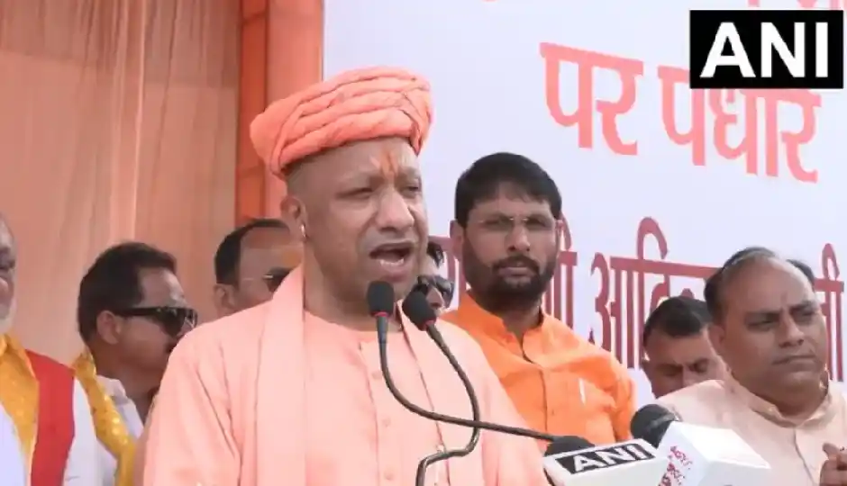 मथुरा में जन्माष्टमी पर सीएम योगी का संबोधन, बोले- ‘समाज विरोधी शक्तियों को कुचल दिया जाएगा’