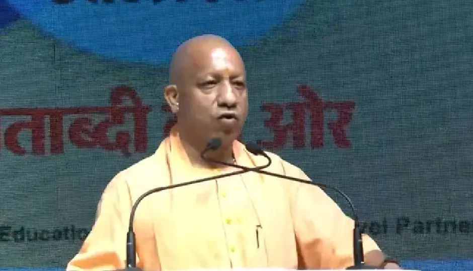 'जगह कम है तो जनसंख्या नियंत्रित करो', सड़क पर नमाज को लेकर सीएम योगी का सख्त बयान