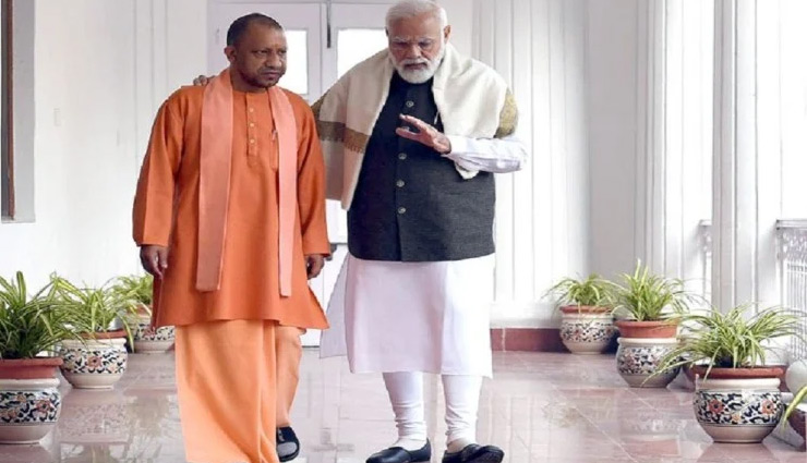 लखनऊ में कंधे पर हाथ रख टहलते दिखे पीएम मोदी, CM योगी ने शेयर की तस्वीर; कांग्रेस ने ली चुटकी 