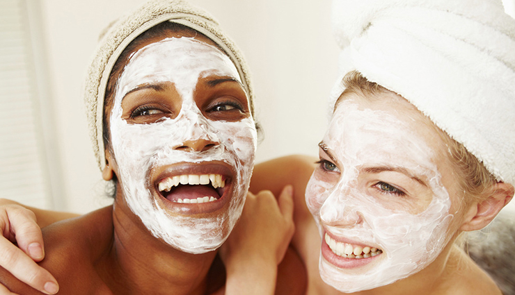 7 DIY Ways Yogurt Can Bring Glow To Your Skin