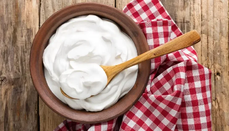 dandruff causes,dandruff symptoms,dandruff treatment,dandruff remedies,dandruff natural cure,dandruff scalp care,dandruff itching solution,dandruff fungal infection,dandruff dry scalp,dandruff management tips