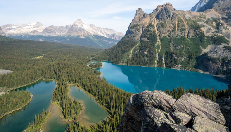 yoho national park,natural wonderland in canada,canadian rockies,majestic mountains,stunning waterfalls,alpine lakes in yoho national park,ancient glaciers of yoho national park,burgess shale fossils,outdoor activities in yoho national park,visitor amenities in yoho national park