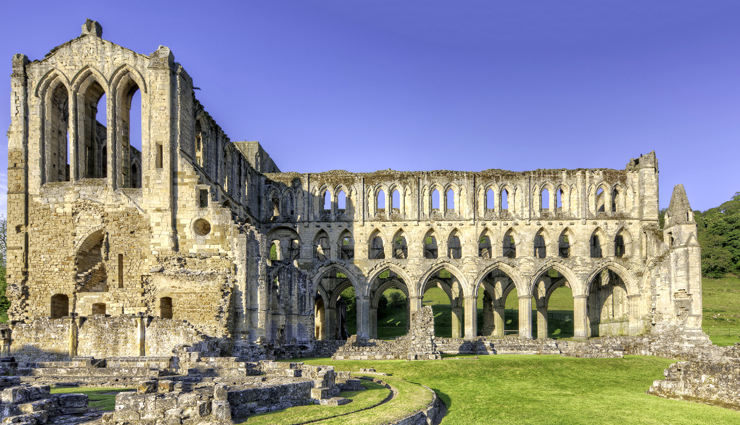 yorkshire,travel destinations in yorkshire,places to visit in yorkshire,ancient churches and abbeys,national parks,museums and arts scene,other natural beauty,delicious food