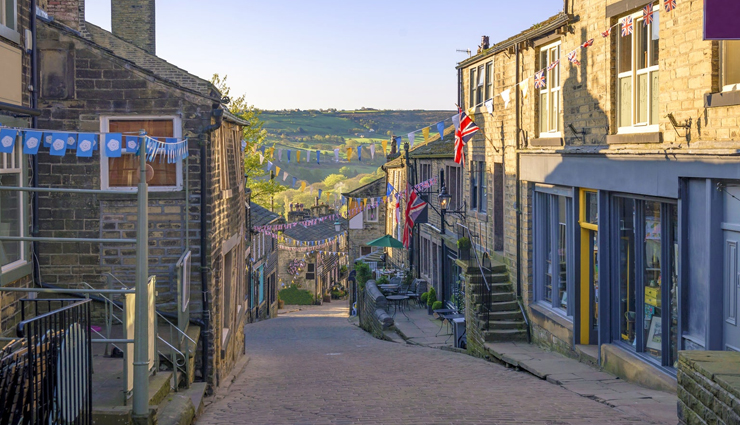 yorkshire,travel destinations in yorkshire,places to visit in yorkshire,ancient churches and abbeys,national parks,museums and arts scene,other natural beauty,delicious food