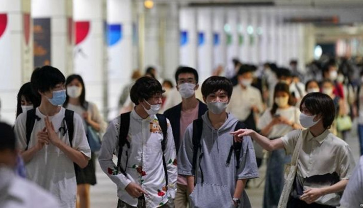 क्या नौजवान और उनकी 'पार्टियां' कोरोना संक्रमण बढ़ा रहे हैं?