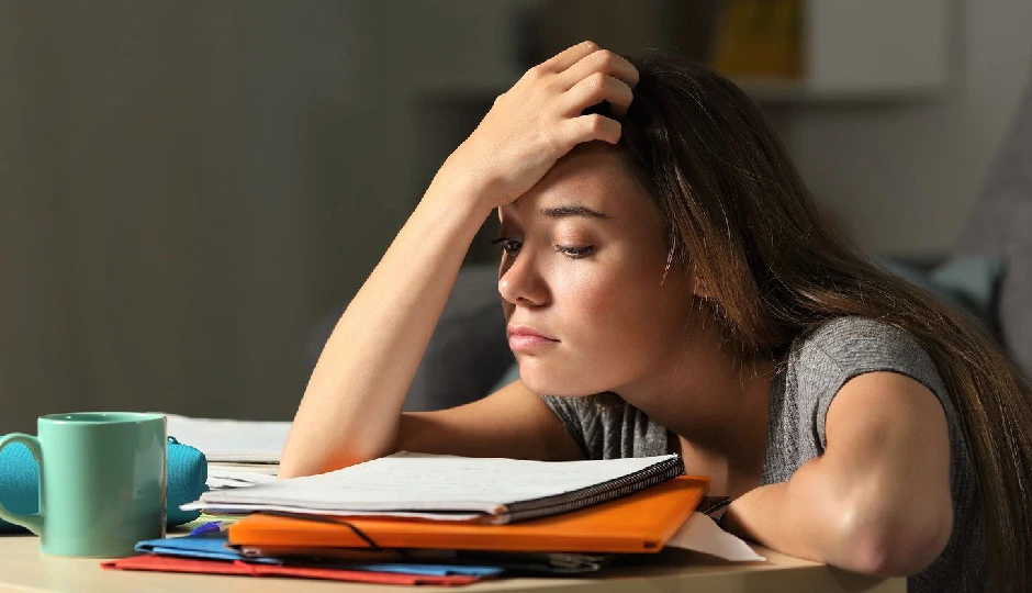 भारत के युवाओं पर बढ़ता मानसिक संकट, हर पांचवां किशोर डिप्रेशन, चिंता या तनाव से जूझ रहा — दिल्ली के आंकड़े सबसे चौंकाने वाले