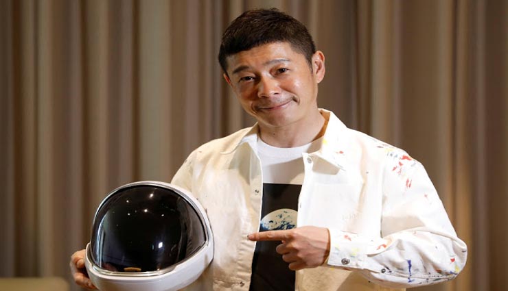जापानी अरबपति युसाकु मेजवा ने बुक किए चांद यात्रा के सभी टिकट, मुफ्त में आम लोगों को कराएंगे सैर
