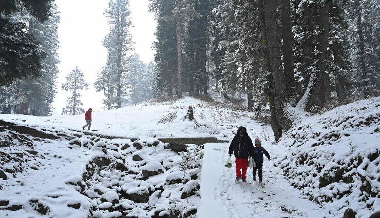 kashmir snowfall,snow in kashmir,kashmir winter,kashmir snow destinations,best places for snow in kashmir,kashmir winter tourism,kashmir skiing,gulmarg gondola,sonmarg snow,pahalgam winter,yusmarg snow,kupwara kashmir,pulwama snow,anantnag snow,bhaderwah snow,gurez valley snow,kashmir honeymoon,kashmir family trip,kashmir adventure travel.