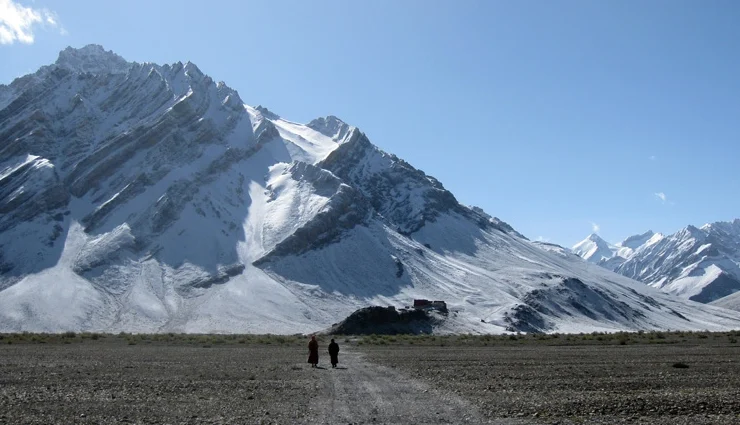 ladakh trekking,snow leopard trek ladakh,sham valley trek,high altitude treks india,ladakh union territory,ladakh tourism,leh travel guide,adventure travel ladakh,best treks in ladakh,himalayan wildlife trek,beginner trek ladakh,cold desert india,hemis national park trek