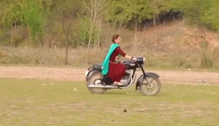 खुले मैदान में जब जरीन खान ने यूं दौड़ाई बुलेट, वीडियो सोशल मीडिया पर हुआ वायरल 