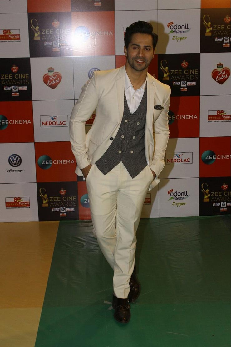 PHOTOS - बॉलीवुड से लेकर टीवी सितारों ने बनाया Zee Cine Awards की शाम को और रंगीन bollywood,zee cine awards,tv celebrities,photos,entertainment,bollywood gossips