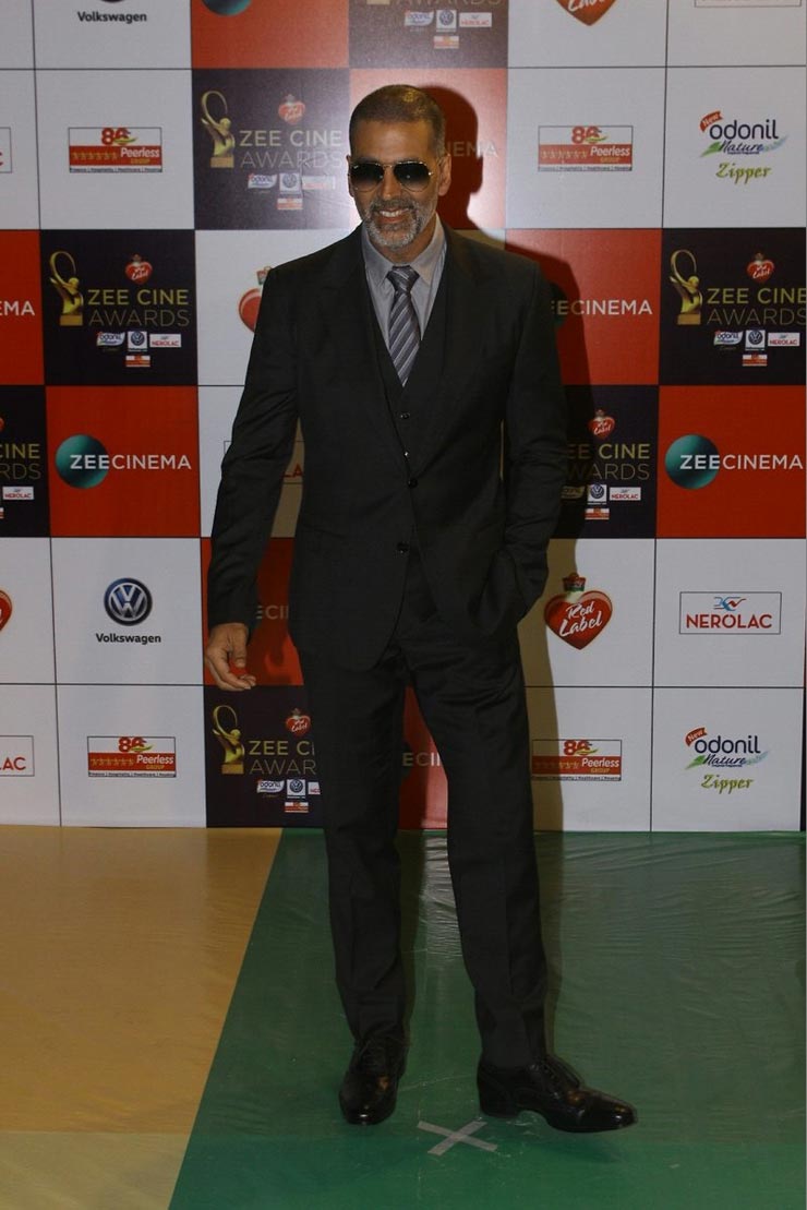 PHOTOS - बॉलीवुड से लेकर टीवी सितारों ने बनाया Zee Cine Awards की शाम को और रंगीन bollywood,zee cine awards,tv celebrities,photos,entertainment,bollywood gossips