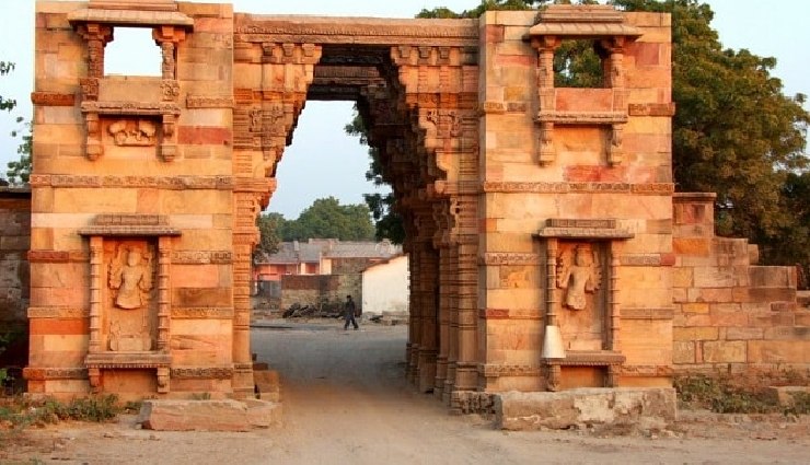 gujarat forts,historical forts in gujarat,dabhoi fort,surat fort,pavagadh champaner fort,manek burj,ilva durga fort,uparkot fort,songadh fort,zinzuwada fort,tera fort,roha fort,forts to visit in gujarat,ancient forts gujarat,gujarat tourism,gujarat fort architecture