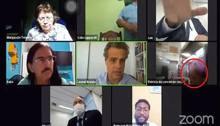 जूम पर मीटिंग छोड़ संबंध बनाने लगा कपल, कैमरे में हुआ कैद 