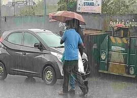 தொடர்ந்து மழை பெய்வதால் பள்ளி, கல்லூரிகளுக்கு விடுமுறை