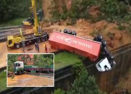 வெள்ளத்தில் சிக்கியவர்களை மீட்கும் பணியில் ராணுவ ஹெலிகாப்டர்கள்