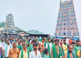 ஞாயிறு அன்று திருத்தணியில் குவிந்த பக்தர்கள்