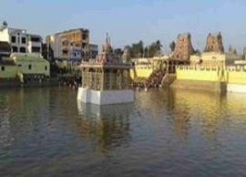 கும்பகோணம சாரங்கபாணி சுவாமி கோயில் பொற்றாமரை குளத்தில் படர்ந்துள்ள பாசி அகற்ற பக்தர்கள் வலியுறுத்தல்
