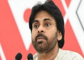 அமைச்சரை போன்று உடை அணிந்து சாலையில் நடனமாடும் காட்சியால் பரபரப்பு