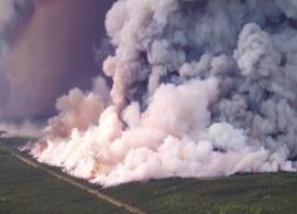 கனடாவின் யெல்லோநைப் நகர நெருங்கிய காட்டுத்தீ... 20 ஆயிரம் பேர் வெளியேற்றம்