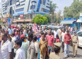 தவறான சிகிச்சையால் பெண் இறந்ததாக கூறி உறவினர்கள் சாலைமறியல்