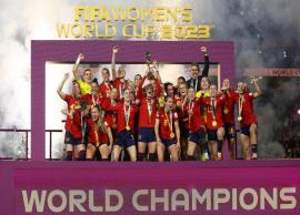 மகளிர் உலக கோப்பை கால்பந்தில் சாம்பியன் பட்டம் வென்ற ஸ்பெயின் வீராங்கனைகள் வெற்றி கொண்டாட்டம்