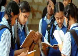 தமிழகத்தில் 10ம் வகுப்பு தேர்வில் 100% மாணவ-மாணவிகள் தேர்ச்சி