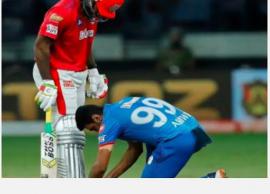 கெய்ல்-க்கு பந்து வீசுவதற்கு முன் கால்களை கட்டி விட வேண்டும்; அஸ்வின் செம் டுவிட்