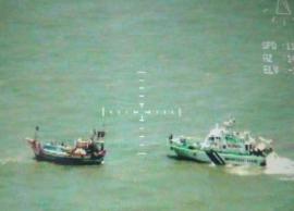 தூத்துக்குடி கடல் பகுதியில் பிடிபட்ட பாகிஸ்தான் படகில் துப்பாக்கிகள்