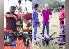 கோவிலில் துப்பாக்கியுடன் வந்த தீவிரவாதியை அறைந்த பக்தர்