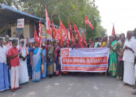 பென்சன் தொகை உயர்த்தி வழங்க கோரி இந்திய கட்டுமான தொழிலாளர் சங்கம் ஆர்ப்பாட்டம்