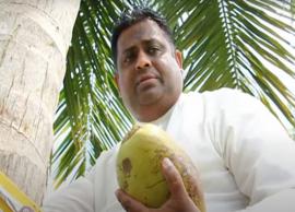 இலங்கையில் தேங்காய் பற்றாக்குறையை விளக்க மரம் ஏறிய அமைச்சர்