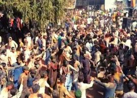 ஹோலி கொண்டாடிய மாணவர்கள் மீது கடும் தாக்குதல்