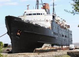 அகதிகள் தங்குவதற்காக கைவிடப்பட்ட கப்பலை மாற்றிய இங்கிலாந்து அரசு