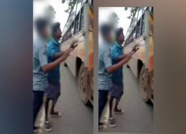 அரசு பேருந்தை வழிமறித்து ஓட்டுநரை தாக்கியதாக கல்லூரி மாணவர்கள் 2 பேர் கைது