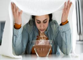 ஆவிப்பிடிப்பதால் முகத்தில் உள்ள அழுக்குகள் நீங்கி சருமம் பளிச்சென மாறும்