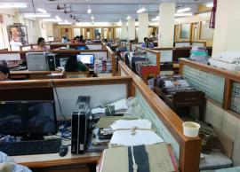 சுழற்சி முறையில் பணிக்கு வரும் 50 சதவீத ஊழியர்கள்; இன்று முதல் அரசு அலுவலகங்கள் சுறுசுறுப்பு