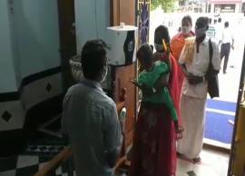 தடைகள் நீங்கியதால் வேளாங்கண்ணியில் குவிந்த பக்தர்கள்