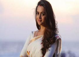 இருளுக்குள் மீண்டும் இழுக்க முயற்சி செய்கின்றனர்... பாவனாவின் வேதனை பதிவு