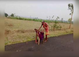 உடைந்த நாற்காலி... பல கிலோ மீட்டர் நடந்து முதியோர் பென்ஷனுக்காக ஏமாந்த மூதாட்டி