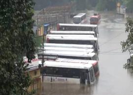 நாக்பூரில் கனமழையால் நகரம் முழுவதும் வெள்ளத்தில் தத்தளிப்பு