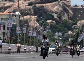 திருச்சியில் ஊரடங்கை மீறி வெளியில் சுற்றித்திரிந்த மக்கள்