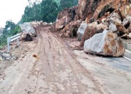 நிலச்சரிவால் மூடப்பட்ட கொச்சி-தனுஷ்கோடி சாலையில் வாகனப் போக்குவரத்துக்கு அனுமதி