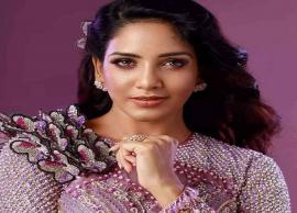 படப்பிடிப்பு தளத்தில் இருந்து எடுத்த புகைப்படத்தை வெளியிட்ட நடிகை பாவனி