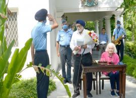 ஓய்வு பெற்ற 100 வயது விமானப்படை விமானிக்கு வாழ்த்து