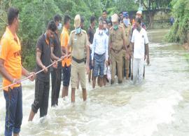 வெள்ளப்பெருக்கால் அகரம்சித்தாமூரில் உள்ள தரைப்பாலம் நீரில் மூழ்கியது
