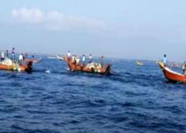 நெல்லூர் அருகே கடலில் ஆந்திர – தமிழக மீனவர்கள் மோதல்